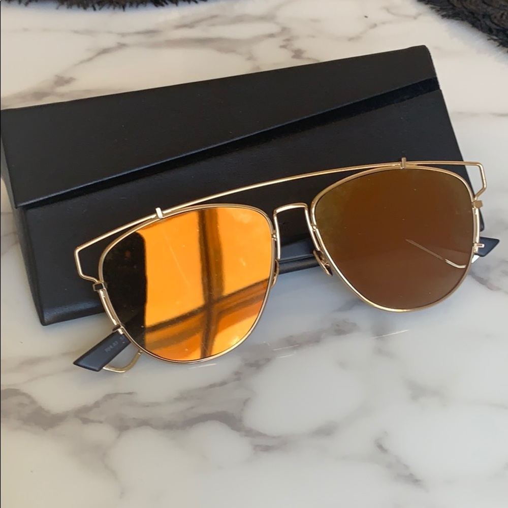 Dior Technological Reflective Gold Sunglasses 💛